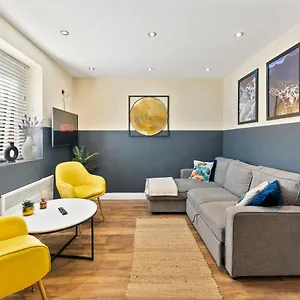 the-emerald-gem-of-leeds-sleeps-6-parking-leeds-west-yorkshire.yorkshirehotels.net/